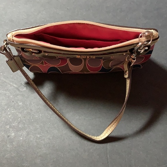 Coach wristlet - Picture 5 of 8